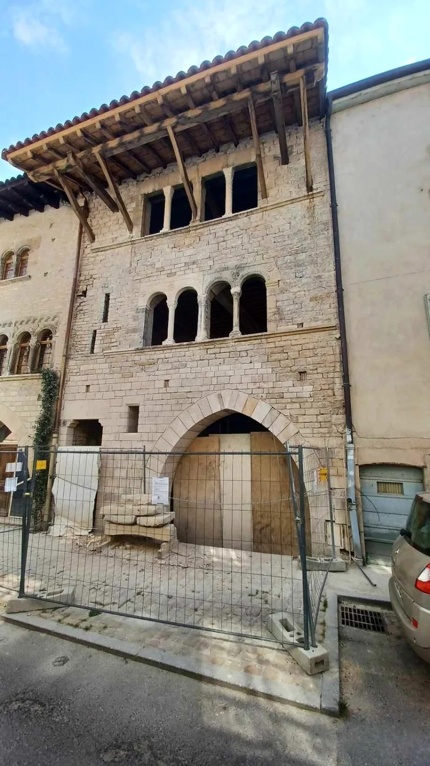 Restitution d’une façade romane en pierre
